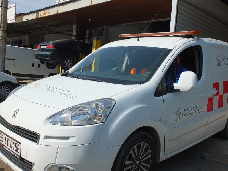 Karşıyaka'da Peugeot Otomatik vs Manuel Bakım